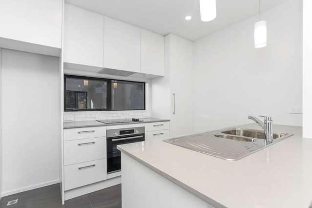 4/10 Shamrock Lane Te Atatu Peninsula_1