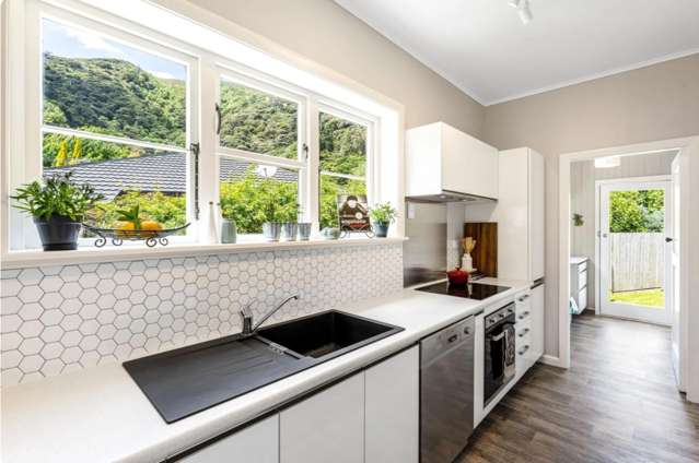 Fully Furnished Waiwhetu Gem