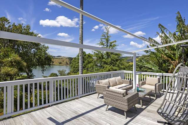 Raglan Retreat, Water Views, Tranquil Bush Setting