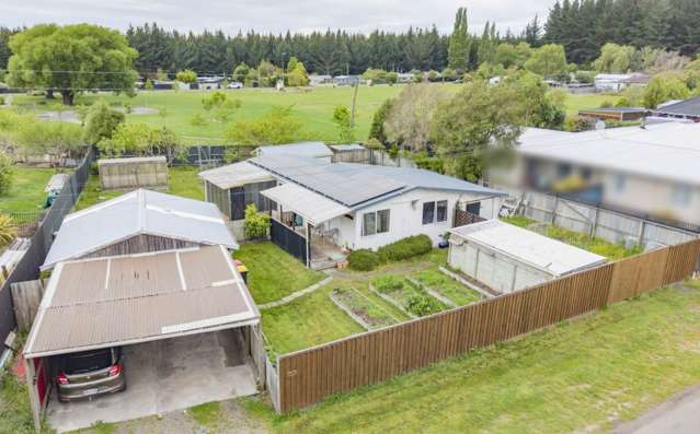 * UNDER OFFER * Peaceful River Side Lifestyle Awaits