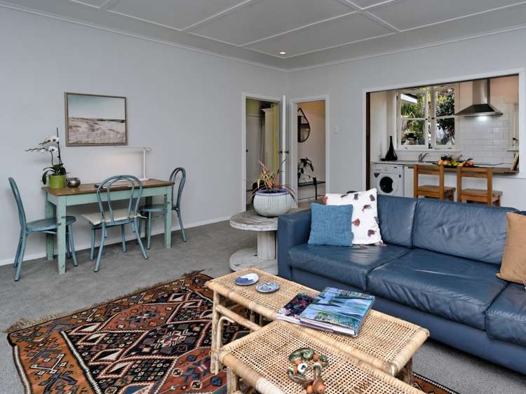 207 Godley Road Titirangi_13