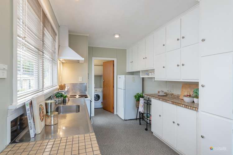 18 Mark Avenue Paparangi_11