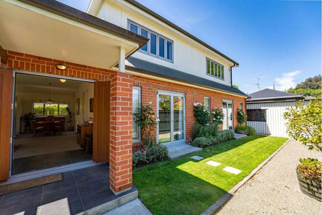 Centrally Positioned Executive Residence!