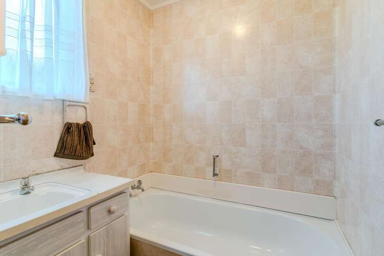 15B Baker Street Caversham_15