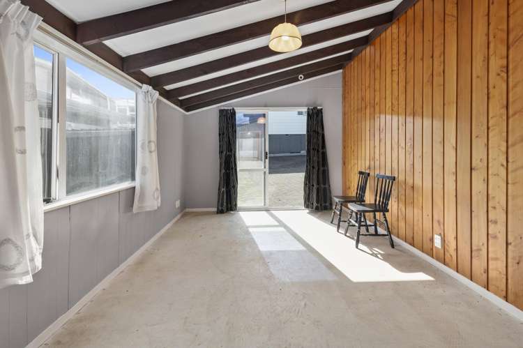 24 Joanne Crescent Pukehangi_13