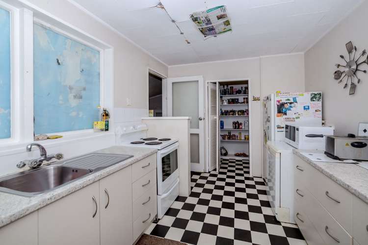 16a Clifton Avenue Carterton_6