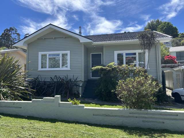 Spacious & Warm 3 Bedroom Family Home