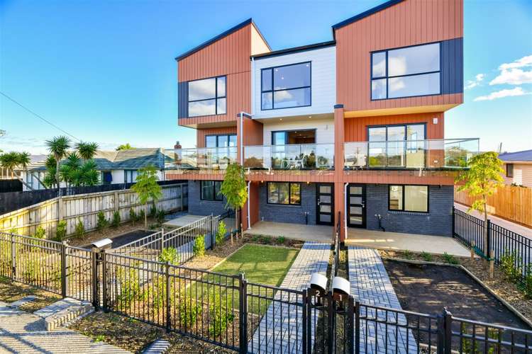 2/644 Te Atatu Road Te Atatu Peninsula Waitakere City Houses for