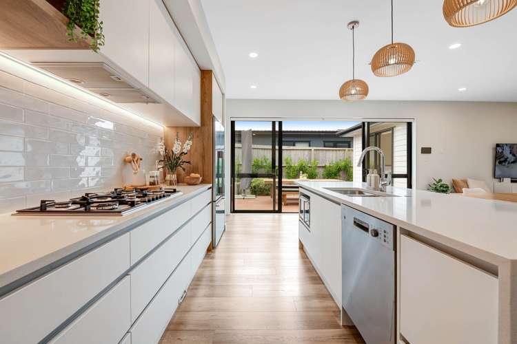 13 Surf View Crescent Red Beach_5