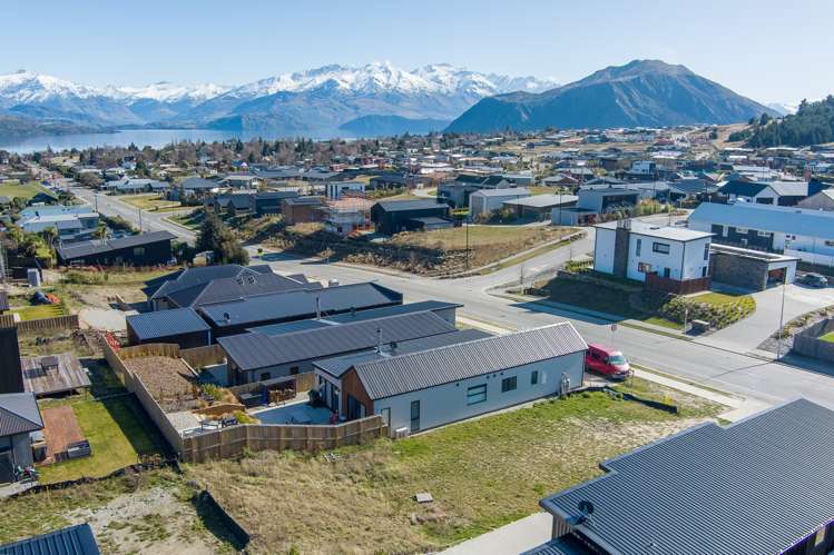 211 Aubrey Road Wanaka_9