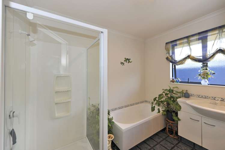 130 Aldinga Avenue Stoke_16