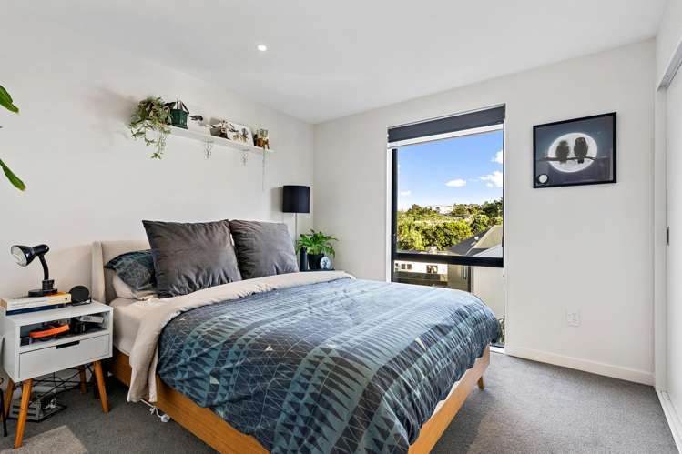 13/6 Oswald Crescent Paparangi_8