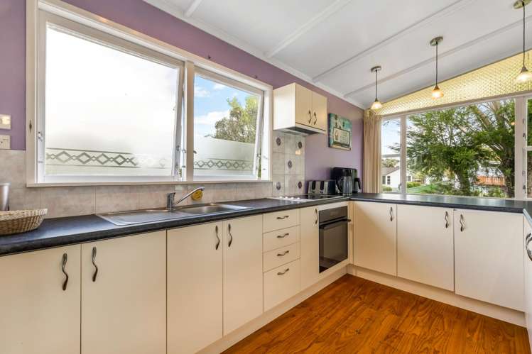 12 Finlow Drive Te Atatu South_8