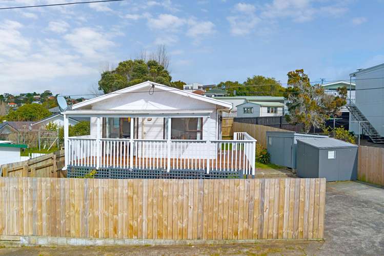 2/40C West Coast Road Glen Eden_18