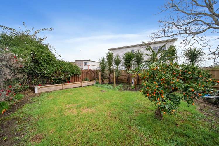 317 Massey Road Mangere East_15