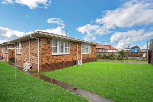 TOP LOCATION - Brick n Tile - Central Papatoetoe