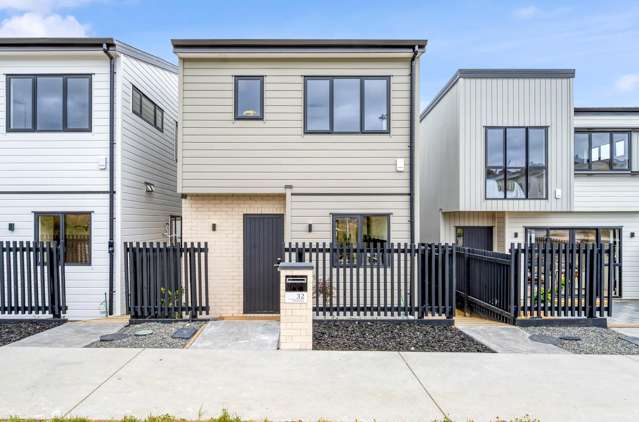 Unique Dual-Building Design - 4 Bedrooms