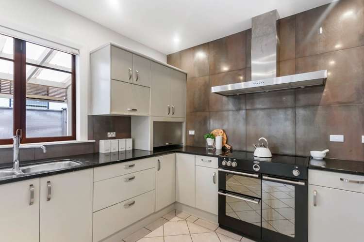 2 Lynch Street Pt Chevalier_14