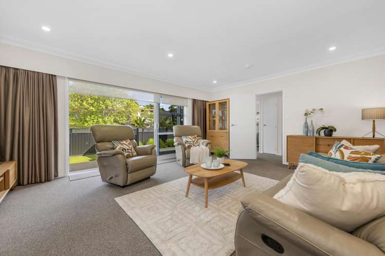 12 Mirrabooka Avenue Botany Downs_5