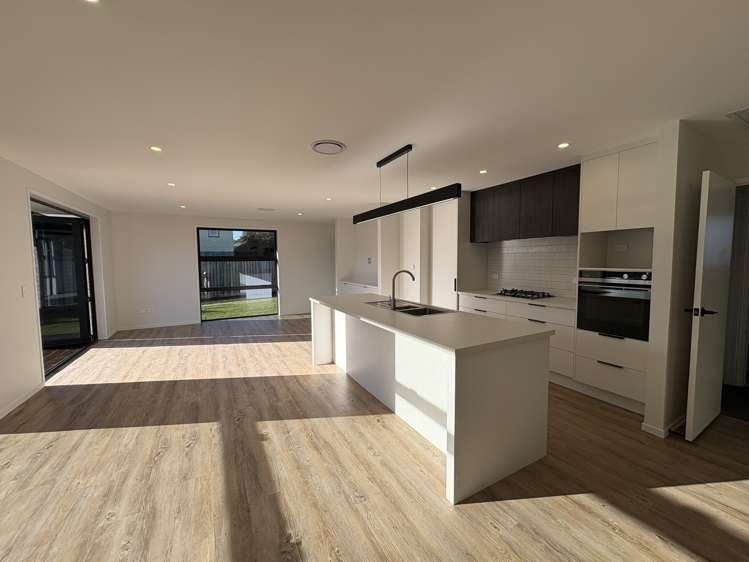 11a Pine Tree Road_5