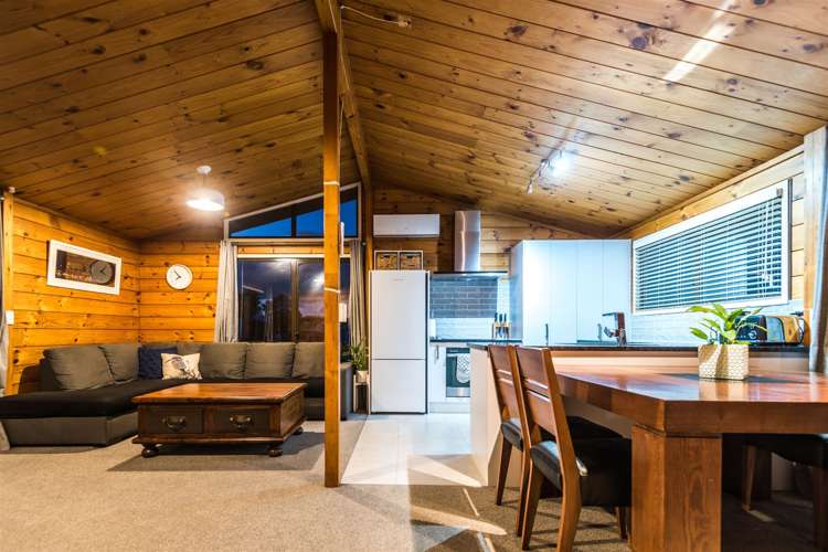 6 Bluewater Place Wattle Downs_1