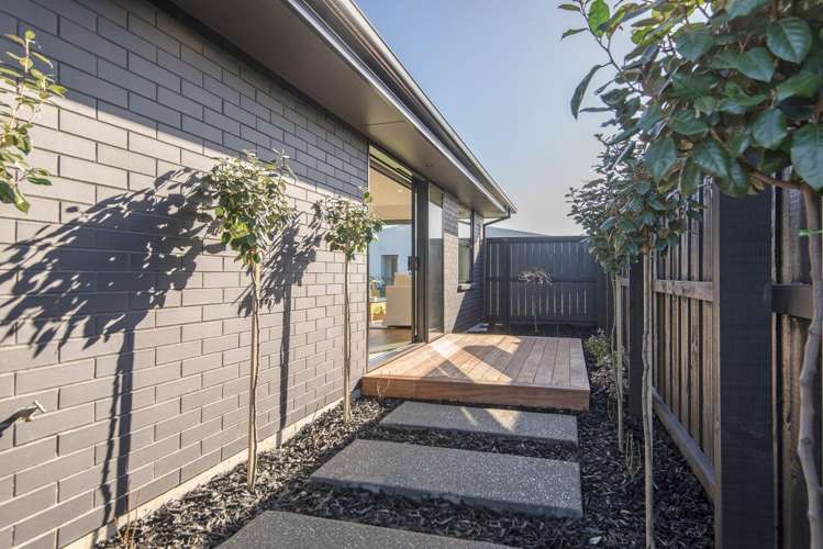 42 Finstock Way 11103_18