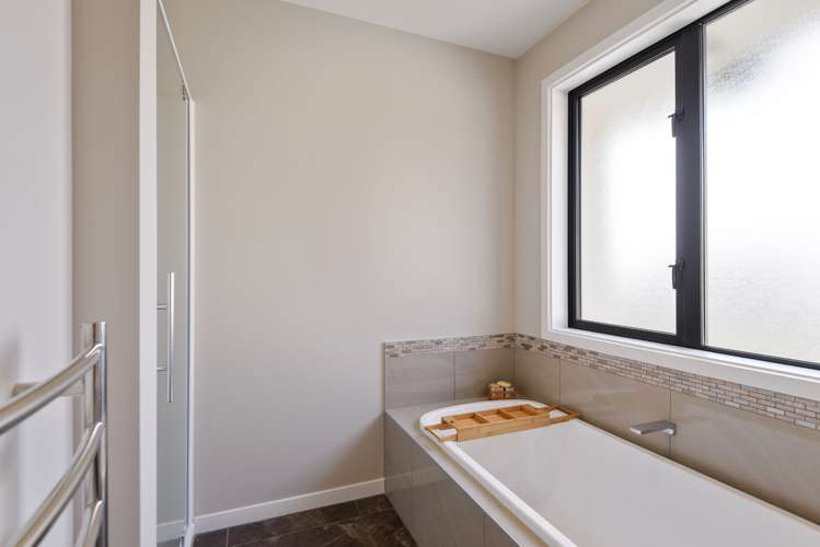 24 Landsborough Drive Darfield_11