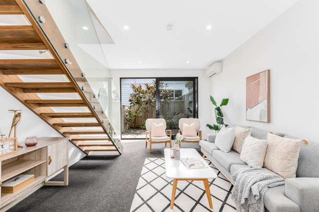 EASY, SOUTH COAST LIVING!