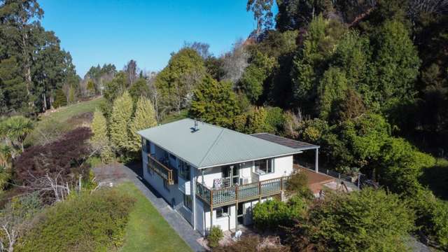 City Views, Country Lifestyle – 4A Ronay Street