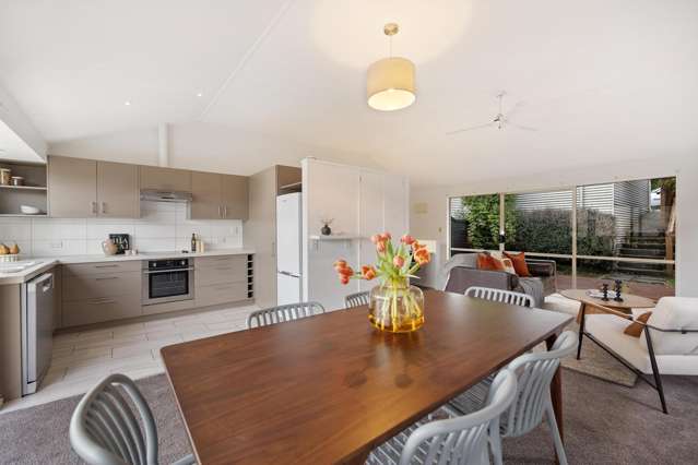 2a Bird Place Fernhill/Sunshine Bay_4