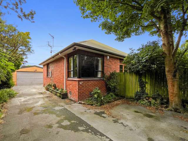 ILAM - FOUR BEDROOMS, TWO HEATPUMPS, GARAGE