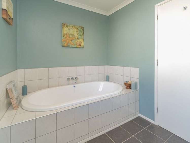 39 Maitland Avenue Stoke_30