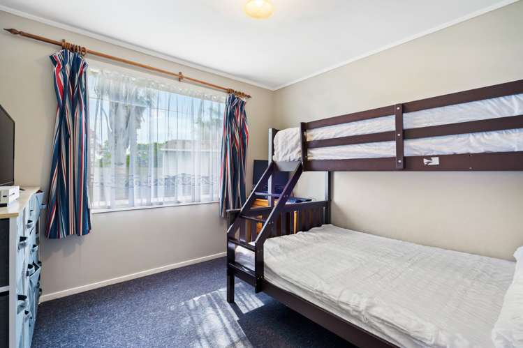 89 Saint Annes Crescent Wattle Downs_15