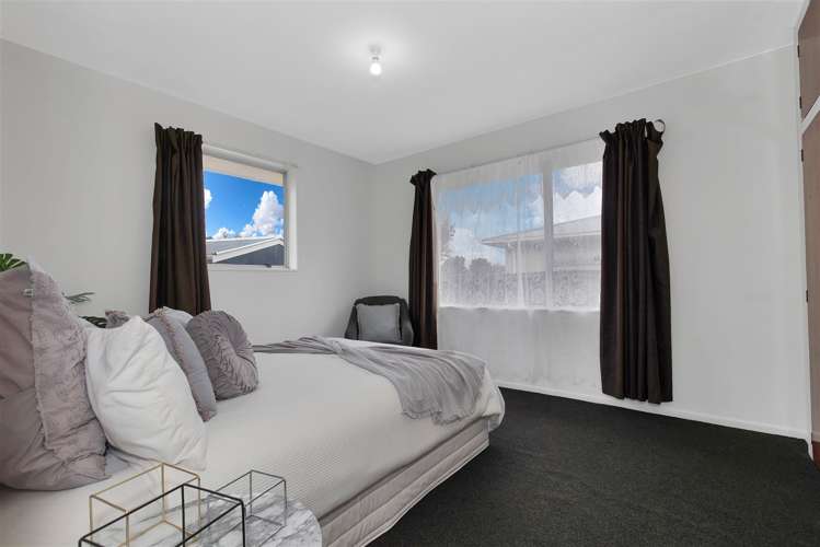 29 Avro Crescent Hornby_12