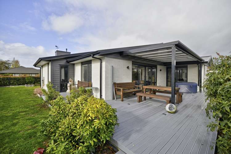 2 Devon Lane Carterton_17