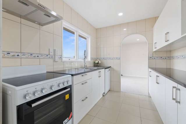 1/92 Cardiff Road Pakuranga Heights_3