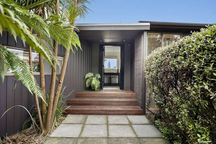 205 Fuller Road South Head_9