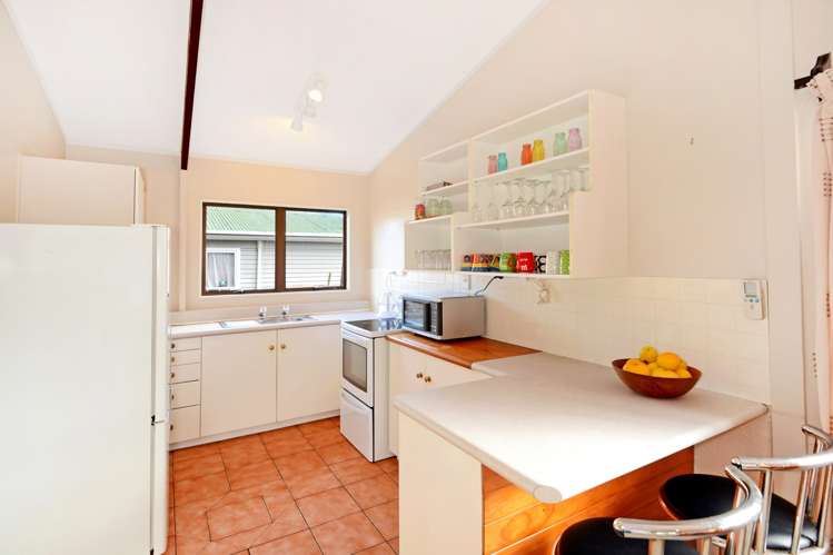 2/180 Henderson Valley Road Henderson_10