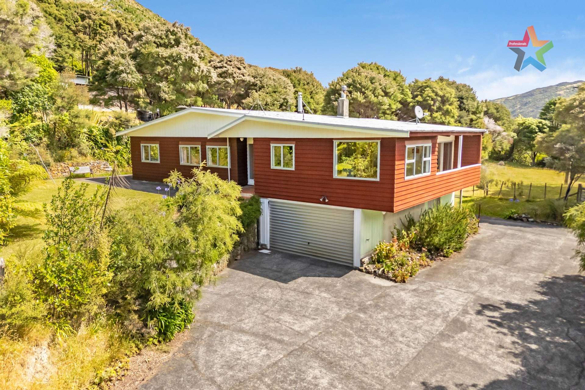 1119 Coast Road Wainuiomata_0