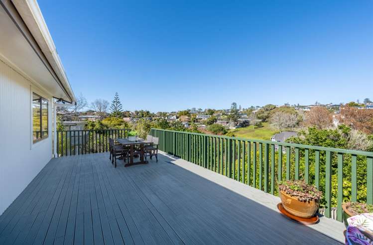 10 Oliver Twist Avenue Mellons Bay_7