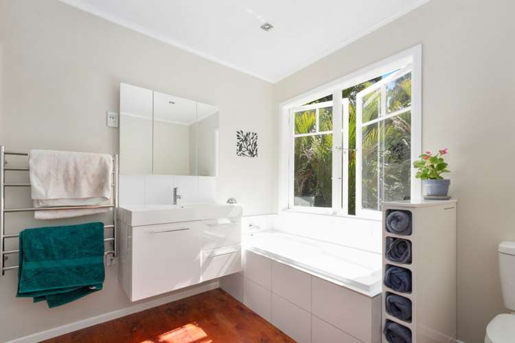 24 Tanekaha Road Titirangi_16