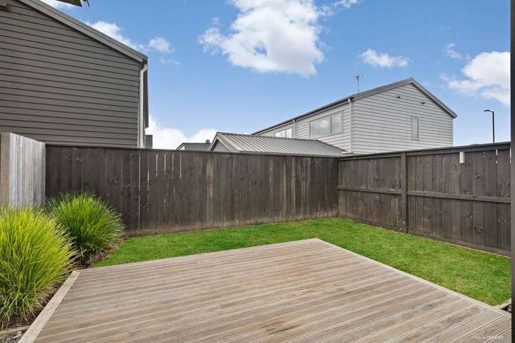 4 Henry Lloyd Place Silverdale_16
