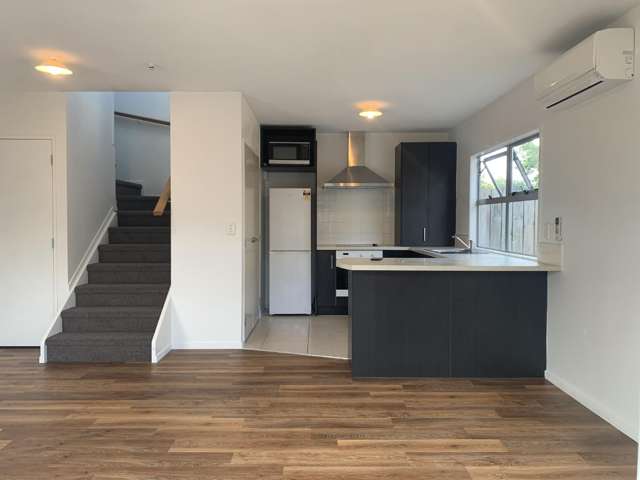 Perfectly Positioned Hillcrest Townhouse