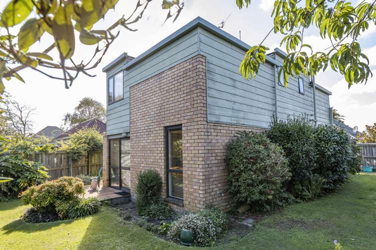 2/4 Gatonby Place Avonhead_18