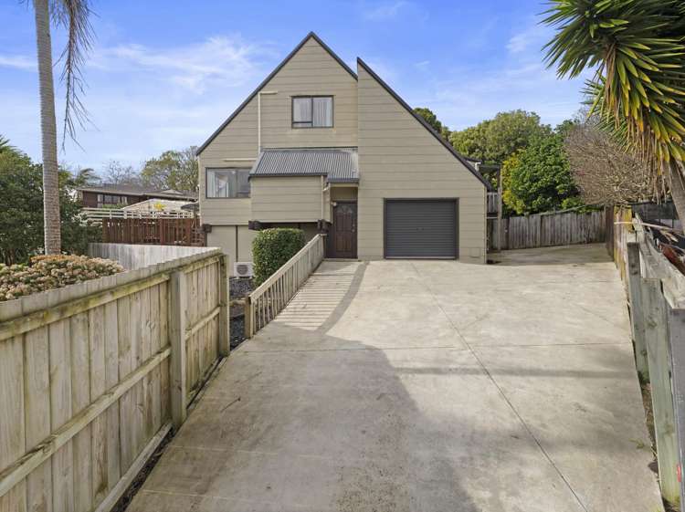 6 Photinia Place Botany Downs_18