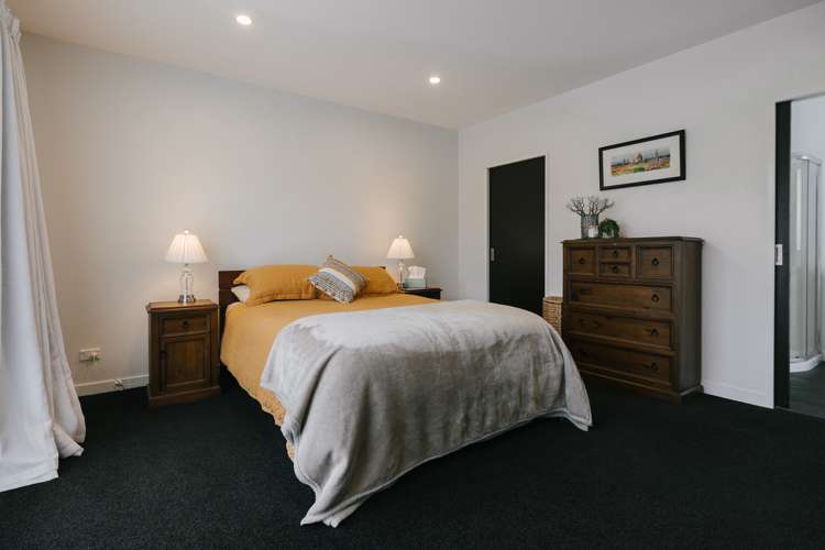 10 Monaco Grove Fitzherbert_14