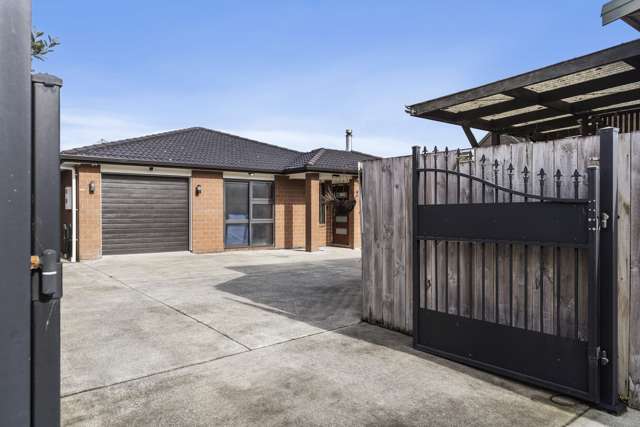 Brick & Tile 4 Bedroom in the Heart of Manurewa