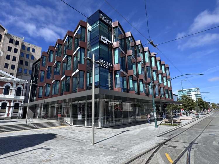 33 Cathedral Square_0