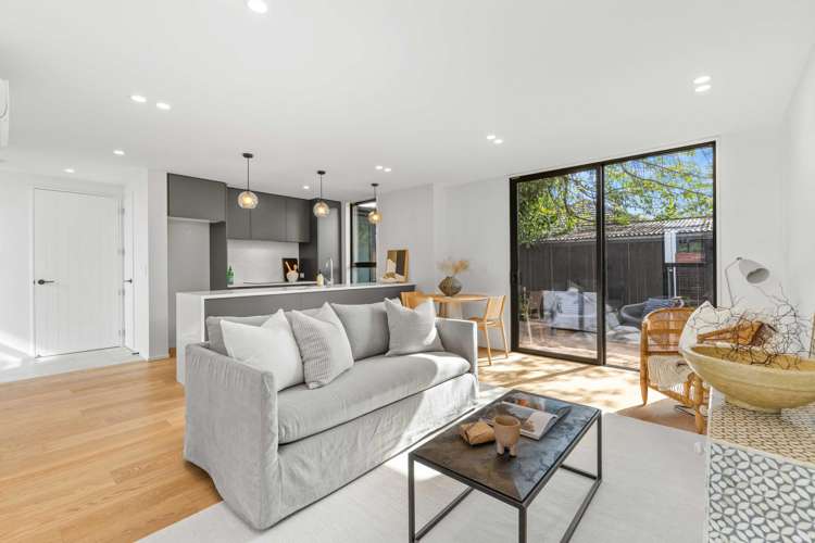 2/60 Innes Road Merivale_7