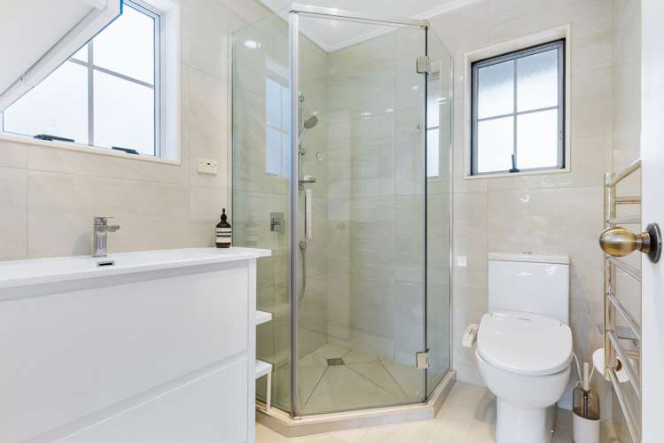 3a Leiden Place Totara Vale_13